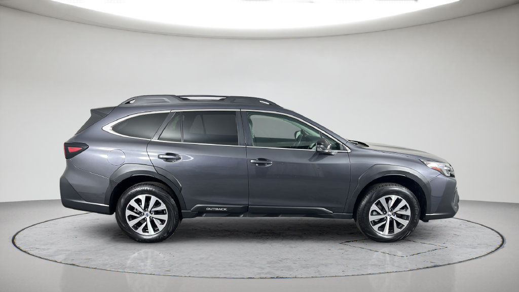 Used 2023 Subaru Outback Premium AWD/4WD image 6