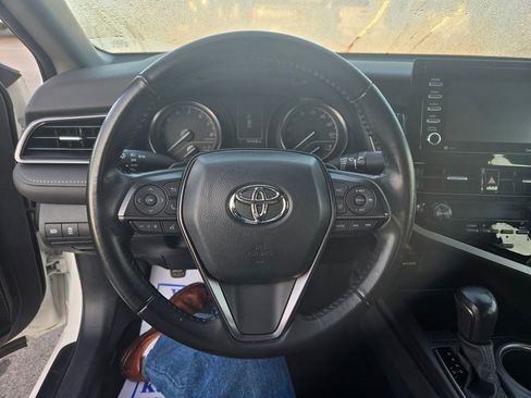 Used 2023 Toyota Camry SE image 9