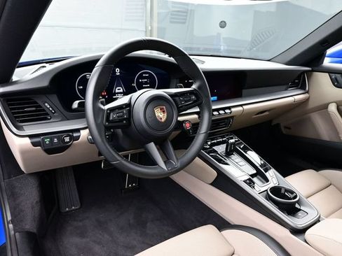 Certified 2025 Porsche 911 Carrera RWD image 4