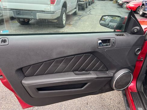 Used 2012 Ford Mustang GT Premium w/ HID Headlamps & Security Pkg image 12