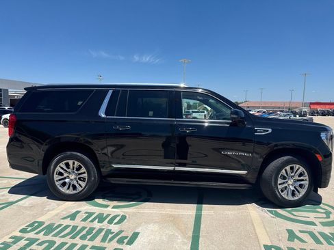 Used 2022 GMC Yukon XL Denali RWD image 2