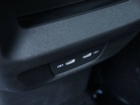 New 2025 Volkswagen Tiguan SE image 18