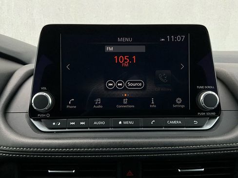 Used 2025 Nissan Rogue SV image 29