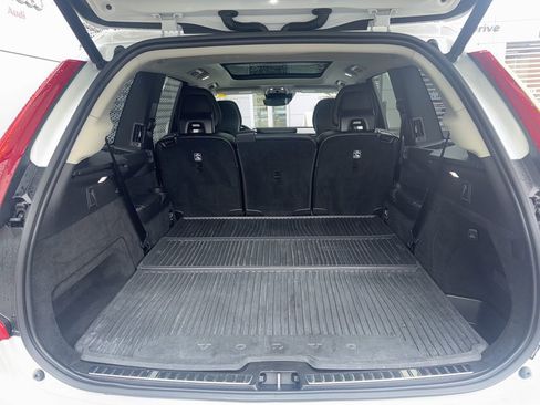Used 2022 Volvo XC90 T5 Momentum w/ Climate Package image 16