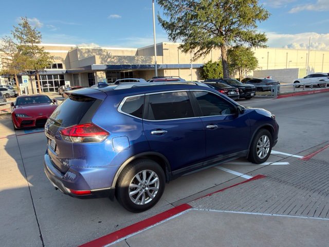 Used 2018 Nissan Rogue SV FWD image 6