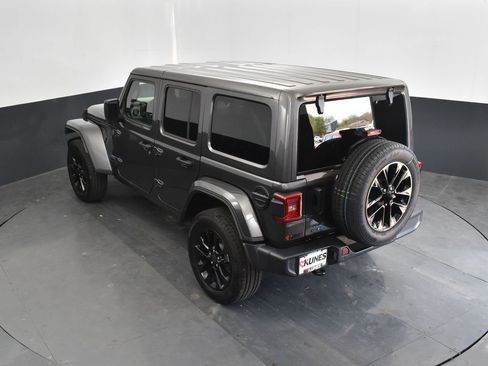 Used 2025 Jeep Wrangler Unlimited Sahara w/ Safety Group AWD/4WD image 33