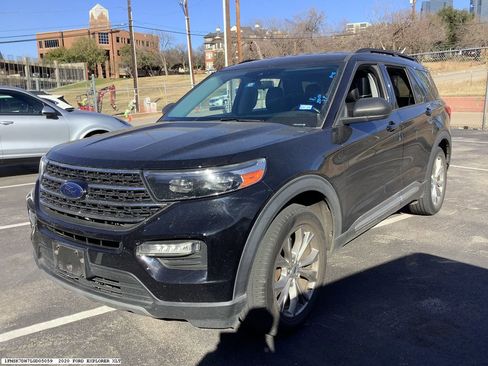 Used 2020 Ford Explorer XLT w/ Equipment Group 202A image 4