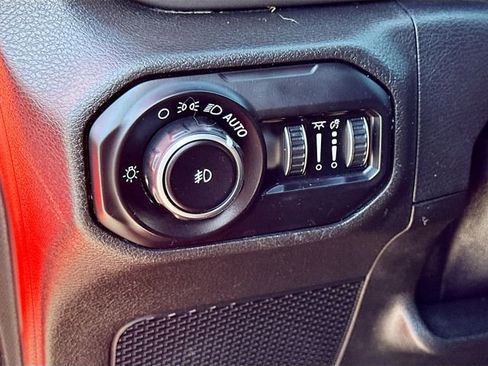Used 2018 Jeep Wrangler Unlimited Sport S AWD/4WD image 10