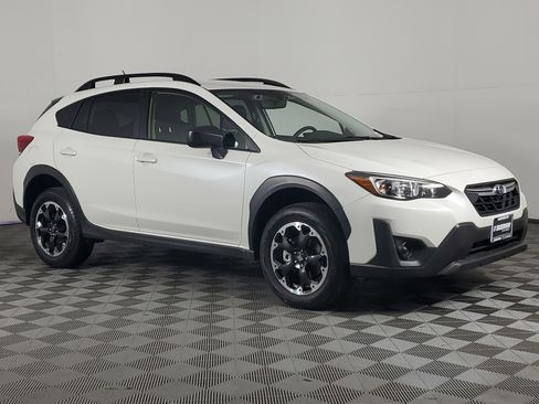Used 2023 Subaru Crosstrek 2.0i image 2