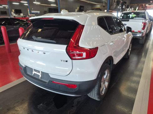 Used 2020 Volvo XC40 T5 Momentum AWD/4WD image 4