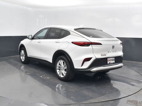 Used 2025 Buick Envista Preferred image 11