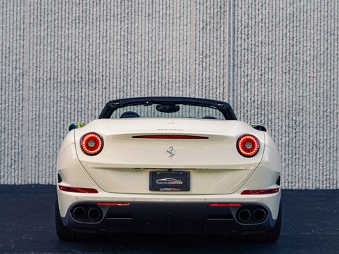 Used 2017 Ferrari California T RWD image 20