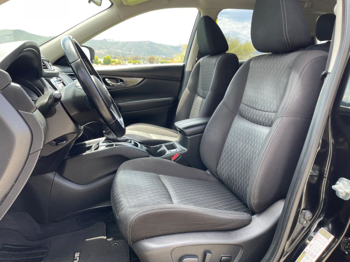Used 2020 Nissan Rogue SV FWD image 14