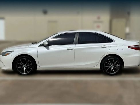 Used 2015 Toyota Camry XSE w/ Moonroof Package FWD image 5