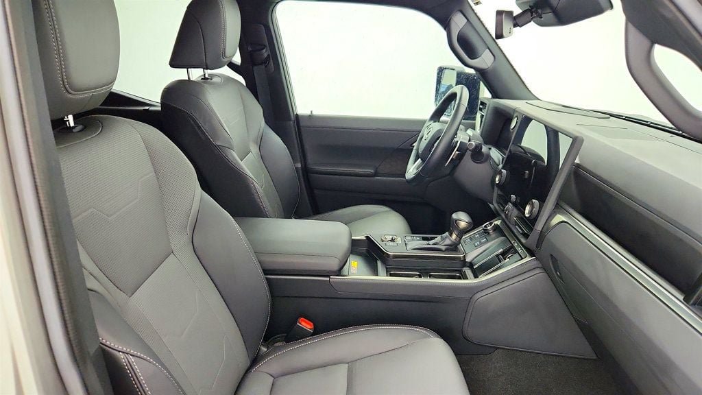 Used 2024 Lexus GX 550 w/ Cold Area Package AWD/4WD image 23
