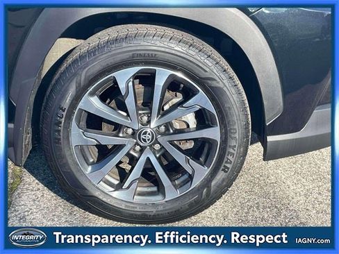 Certified 2023 Toyota Corolla Cross XLE image 9