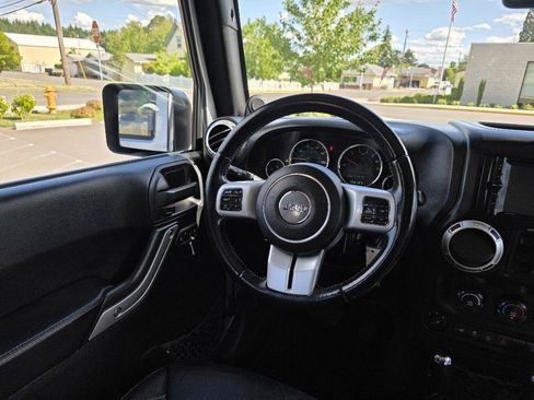 Used 2013 Jeep Wrangler Unlimited Sport AWD/4WD image 10