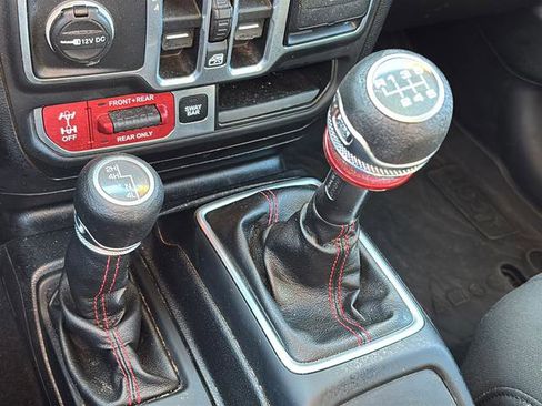 Certified 2018 Jeep Wrangler Unlimited Rubicon image 34