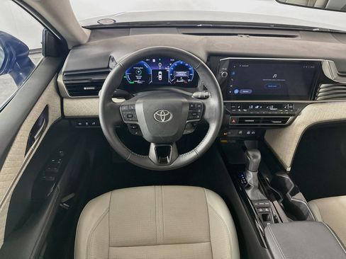 Used 2025 Toyota Camry XLE FWD image 26