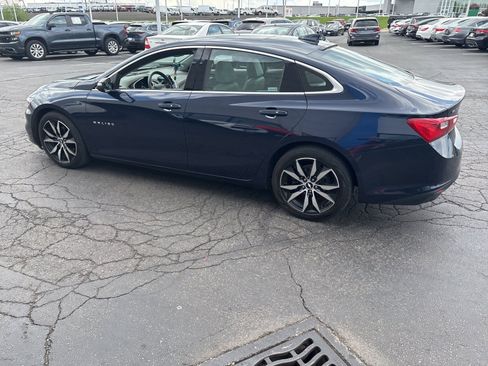 Used 2018 Chevrolet Malibu LT w/ Leather Package image 2