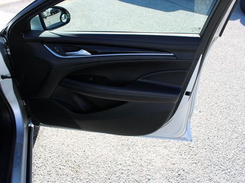 Used 2018 Buick LaCrosse Essence image 5