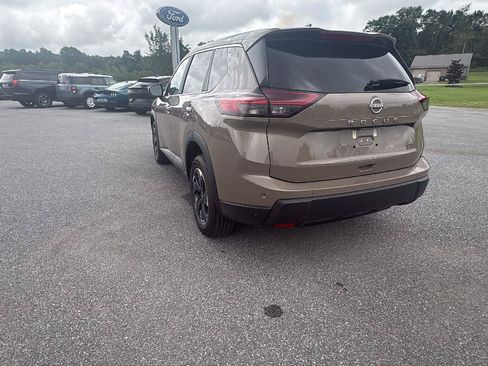 Used 2025 Nissan Rogue SV AWD/4WD image 6