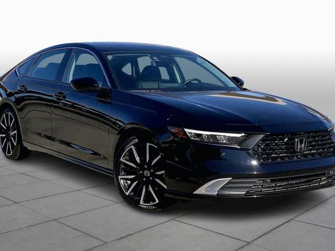 Used 2023 Honda Accord Touring image 2