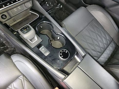 Certified 2025 Nissan Rogue Platinum image 24