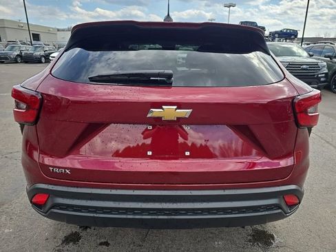 Used 2024 Chevrolet Trax LS w/ LS Convenience Package image 6