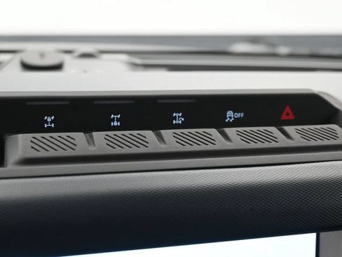 Certified 2025 Ford Bronco Heritage Edition AWD/4WD image 28