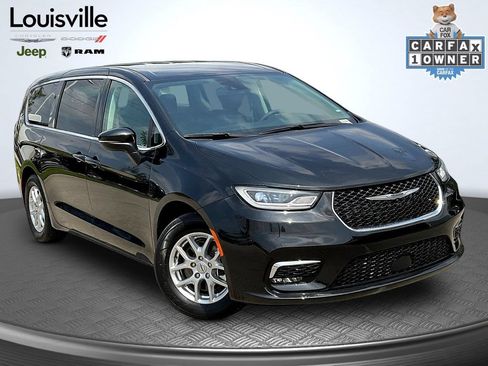 Used 2023 Chrysler Pacifica Touring-L FWD image 1