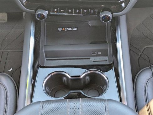 Used 2025 Chevrolet Tahoe High Country image 22