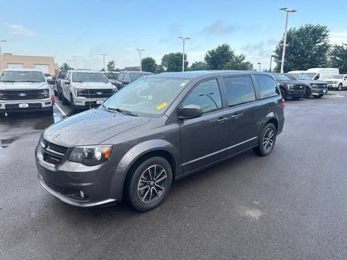 Used 2018 Dodge Grand Caravan SE FWD image 3