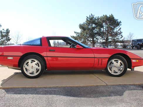 Used 1989 Chevrolet Corvette Coupe RWD image 17