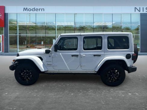 Used 2024 Jeep Wrangler Unlimited Sahara AWD/4WD image 8