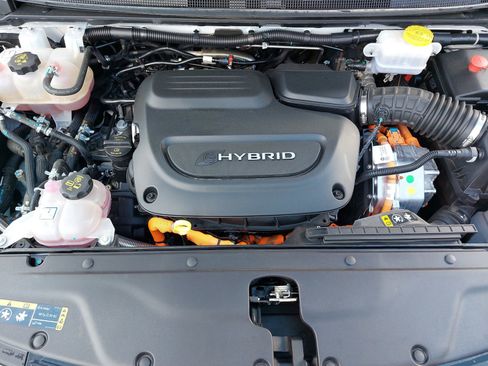 Used 2024 Chrysler Pacifica Hybrid S Appearance Pkg w/ Uconnect Theater Family Group image 28