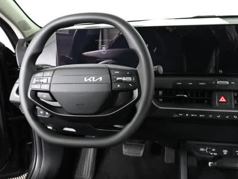 New 2026 Kia K4 LXS FWD image 3