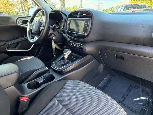 Used 2024 Kia Soul LX w/ Option Group 015 FWD image 11