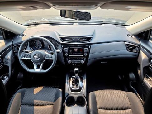 Used 2018 Nissan Rogue SV w/ Premium Package AWD/4WD image 9