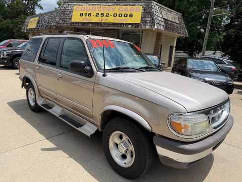 Used 1997 Ford Explorer XLT AWD/4WD image 1