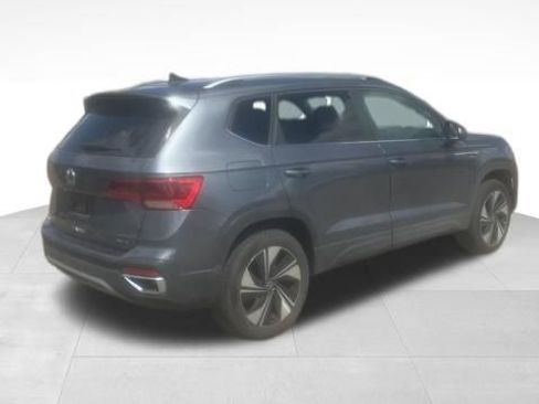Used 2024 Volkswagen Taos SE AWD/4WD image 9