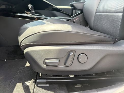 Used 2023 Kia Niro SX Touring FWD image 22