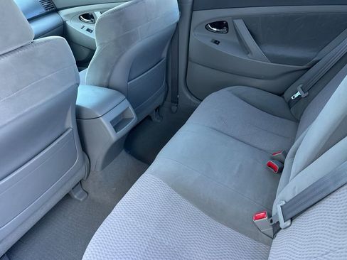 Used 2010 Toyota Camry LE image 12