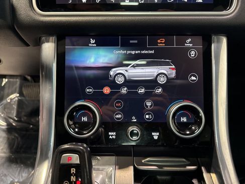 Used 2018 Land Rover Range Rover Sport SE image 23
