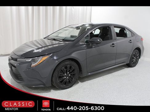 Used 2023 Toyota Corolla LE image 3