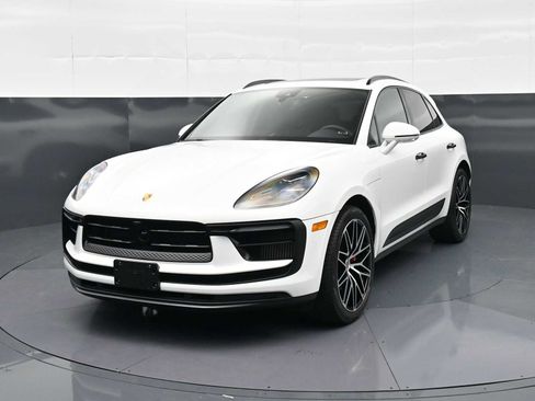 Certified 2023 Porsche Macan S AWD/4WD image 28