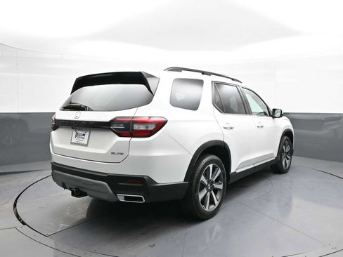 Used 2023 Honda Pilot Elite image 6