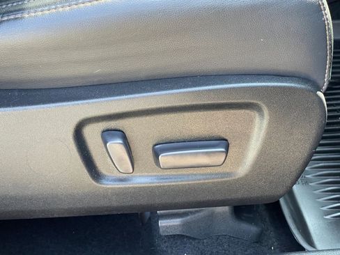 Used 2019 Toyota Highlander XLE FWD image 27