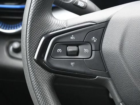 Used 2025 Chevrolet Trax LT FWD image 17