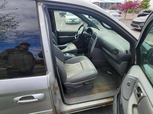 Used 2004 Dodge Grand Caravan SXT w/ Trailer Tow Prep Group FWD image 29